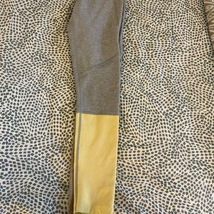 Outdoor Voices 7/8 Dipped Leggings. Size S.